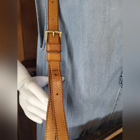 Louis Vuitton Trocadero 27 Monogram Crossbody Bag - Picture 8 of 16